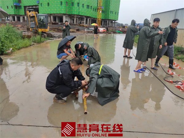 直击！暴雨之中的河南教育铁军！