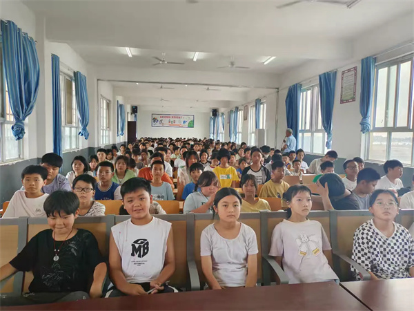 袁寨乡中心学校五升六新生入学体验掠影