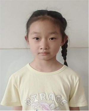 小公鸡吃虫子