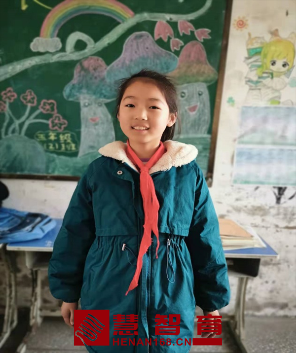 太阳它一直在确山县杨店博源双语学校五年级二班 ：孙甜甜