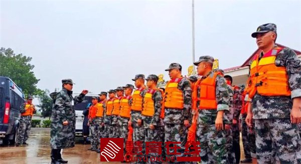 他收到清华大学录取通知书时，正在防汛救灾现场......