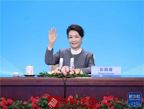 彭丽媛出席2021年联合国教科文组织女童和妇女教育奖颁奖仪式