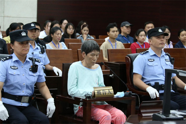 拐卖儿童11名，余华英一审被判死刑！