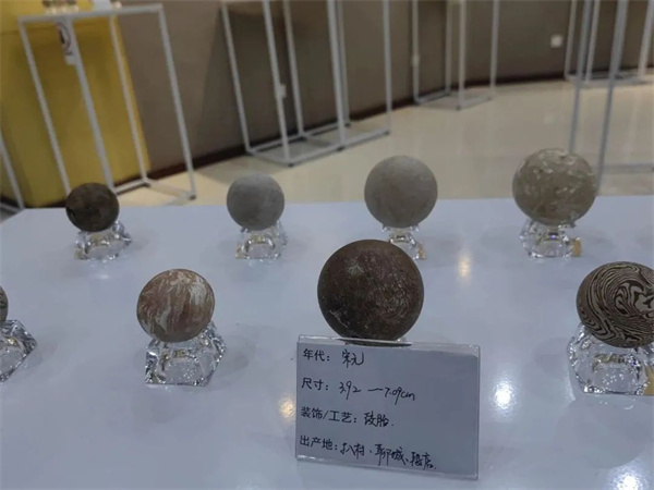 神奇！河南一高校展出1000多枚古代“高尔夫球”