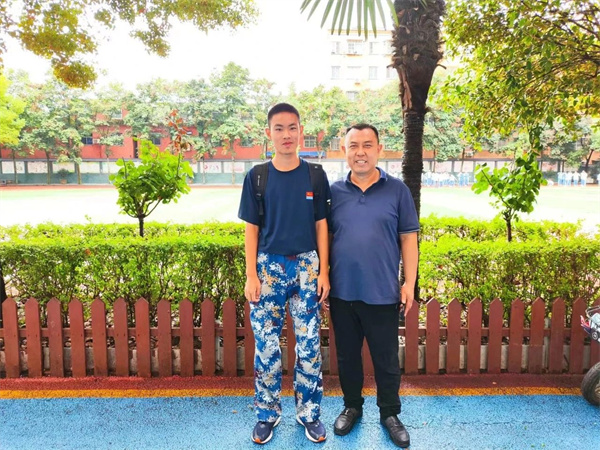 莘莘学子情 难忘母校恩 | 少年航空班学生回九中看望母校恩师