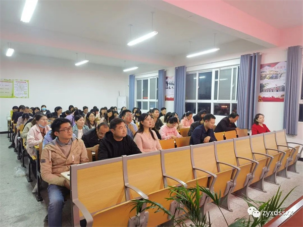 用阅读润泽生命 用文字见证成长--正阳县第十四小学阅读活动教师读书