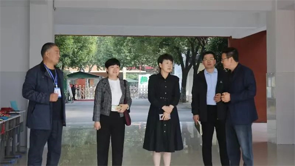 市委教育工委书记 市教育局局长齐明砾调研颍州区清河小学