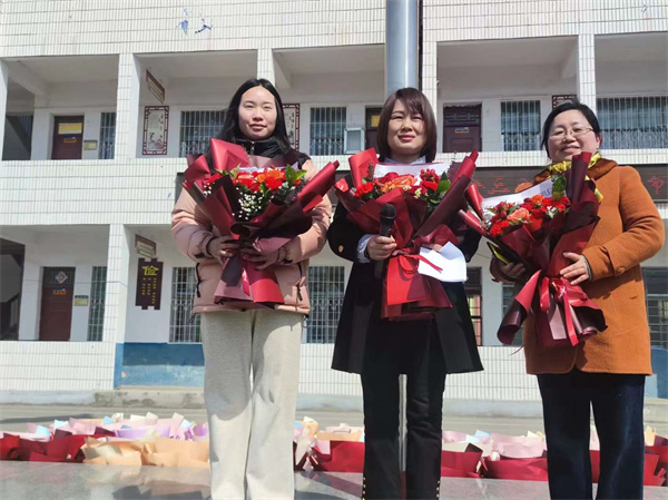 春日的暖阳，女神的荣光——寒冻镇中心校庆祝第114个妇女节