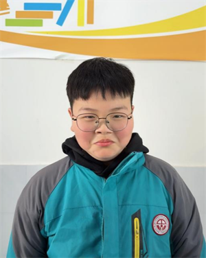 激烈的拔河比赛